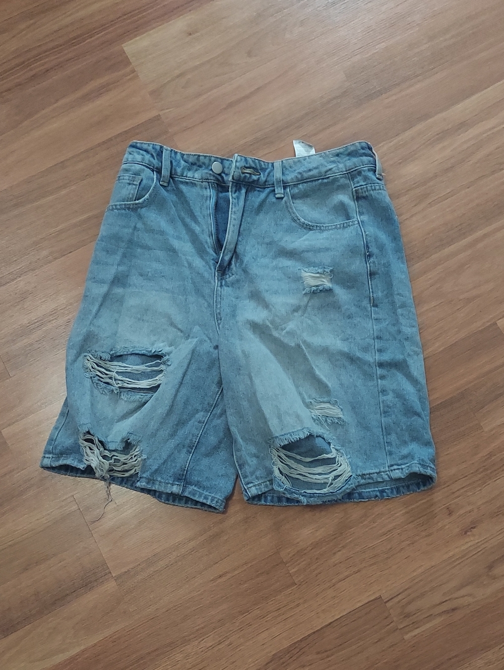SHEIN Light Wash Ripped Men's Denim Shorts